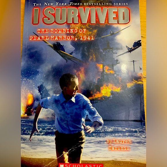 Scholastic I survived books - Picture 4 of 6